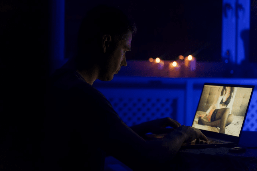 Bolile profesionale ale videochatiștilor. Psihiatru ieșean: „Devin roboți sexuali, cu tulburări grave“