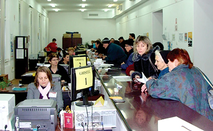 Atitudinea multor funcţionari publici îi nemulţumeşte pe orădeni