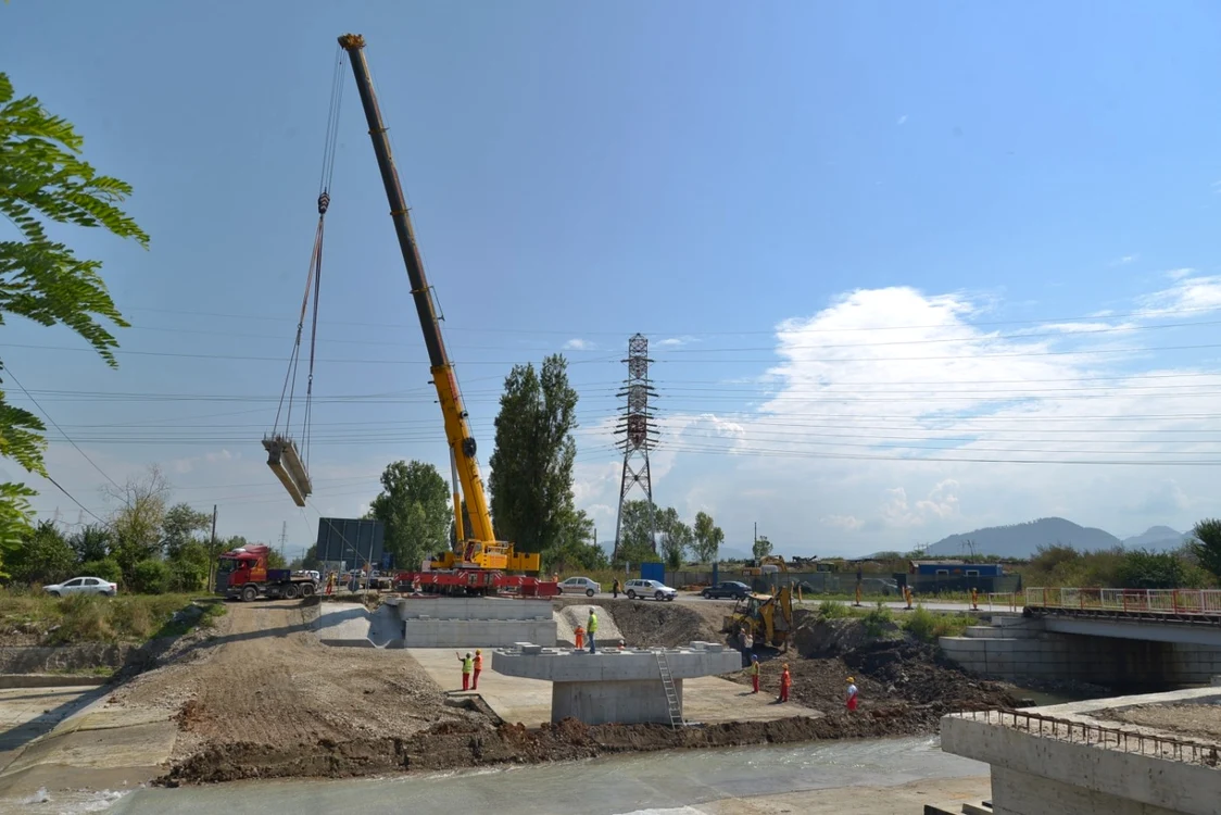 Lucrările la noul pod vor fi finalizate în toamnă. FOTOPrimăria Braşov