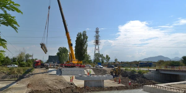 Lucrările la noul pod vor fi finalizate în toamnă
