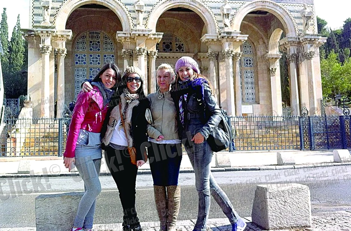 La Tel Aviv, Cristina, Alexandra,  Patricia şi Andreea (de la stânga la dreapta)  au fost cazate la un hotel de pe malul mării (Fotografii: Arhiva personală)