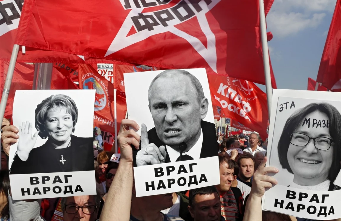Înalţi oficiali ruşi, cu Vladimir Putin în frunte, catalogaţi drept „duşman al poporului“ FOTO EPA-EFE