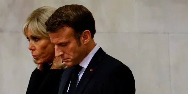 Brigitte si Emmanuel Macron la inmormantarea Reginei Elisabeta Profimedia