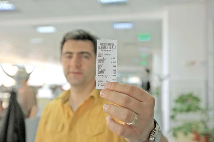 Unii comercianţi dau bon fiscal pentru bacşişul angajaţilor. 16% din sumă merge la statFoto: Roberto Sălceanu