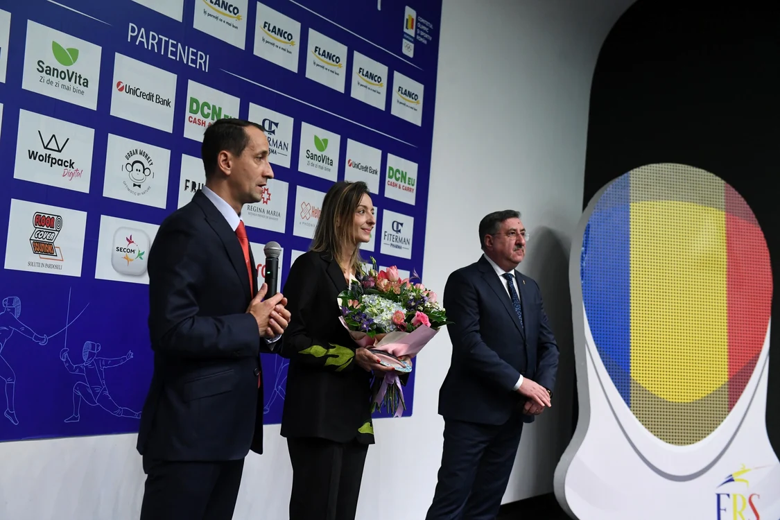 
    Ana Maria Popescu Brânză a fost premiată pentru performanțele din 2021Foto: COSR / Team România  