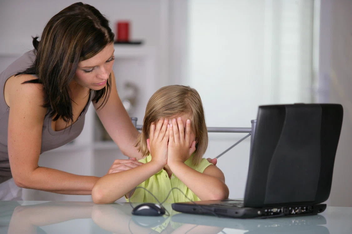 
    Cyberbullyingul afectează în special copiii, adolescenții și persoane tinerefoto: shutterstock  