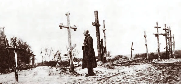 Soldat rus, într-un cimitir din Primul Război Mondial (surse foto: Guliver/Getty Images, Guliver/AFP, colecţia Valentin Tomuleţ, Arhiva Naţională a Republicii Moldova, Biblioteca Academiei Române, Cabinetul de Stampe al Academiei Române, colecţia Vir