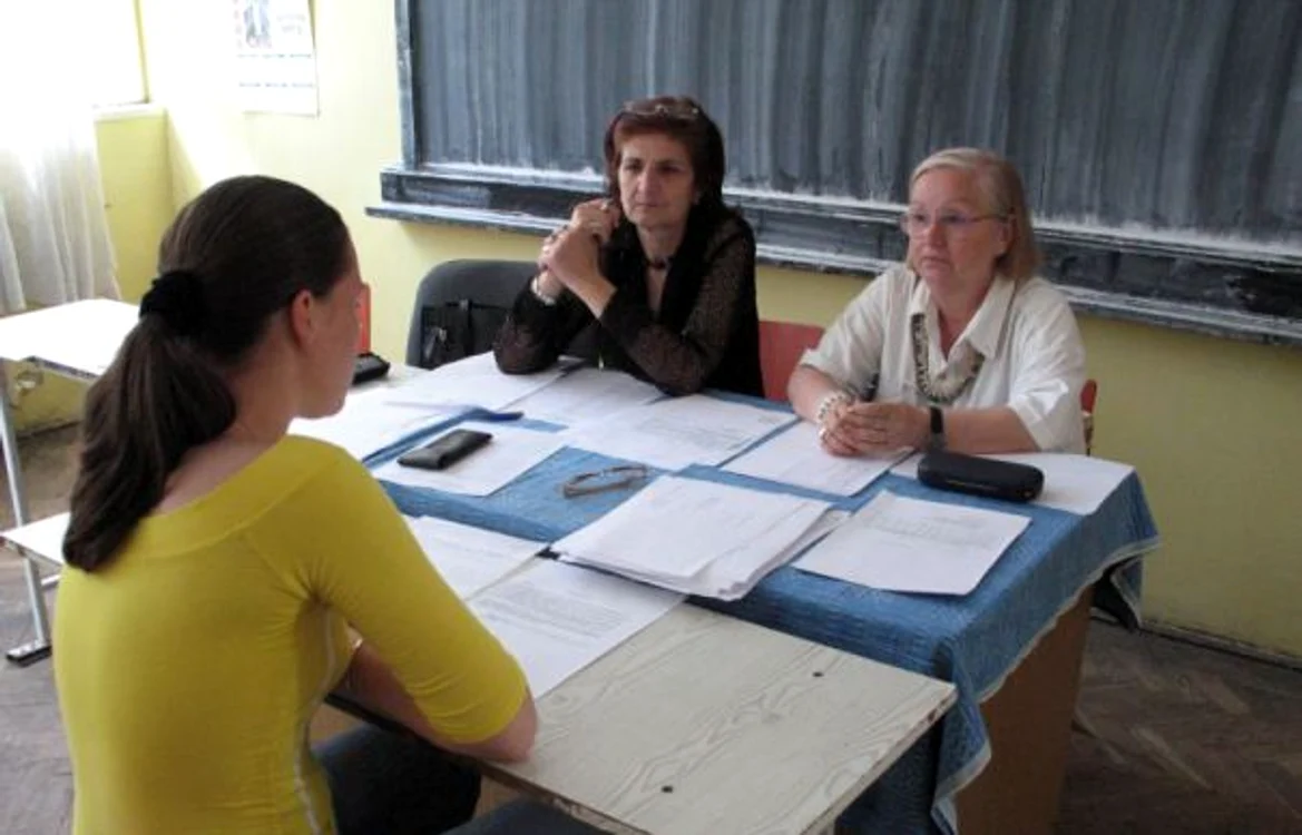 
    Profesorii îi evaluează astăzi pe candidați la proba orală de Limba română  