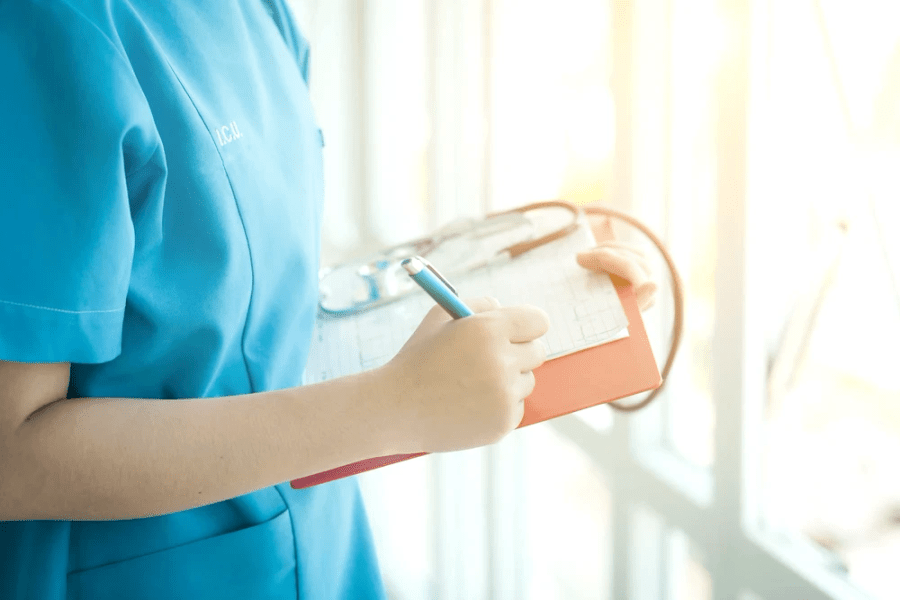 Descoperiri despre cancer care marchează „o nouă eră” medicală: Poluarea trezeşte celulele vechi deteriorate