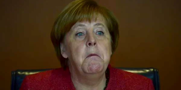 Cancelarul german Angela Merkel face o grimasă în timp ce conduce şedinţa săptămânală a cabinetului de la Berlin în Germania FOTO AFP Tobias SCHWARZ