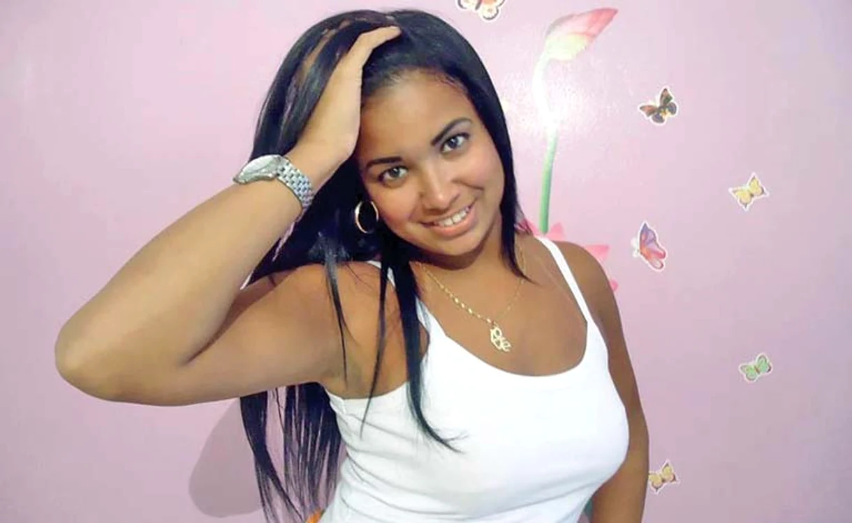 
    Fernanda, de 25 de ani, voia să aibă fese mai mariFoto: Profimedia  