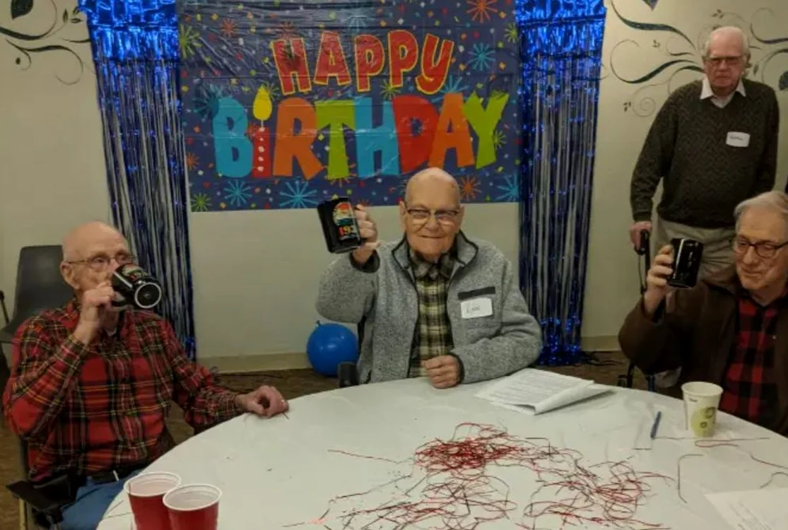 Larry, Lon și Gene Brown, cei mai bătrâni tripleți din moment
