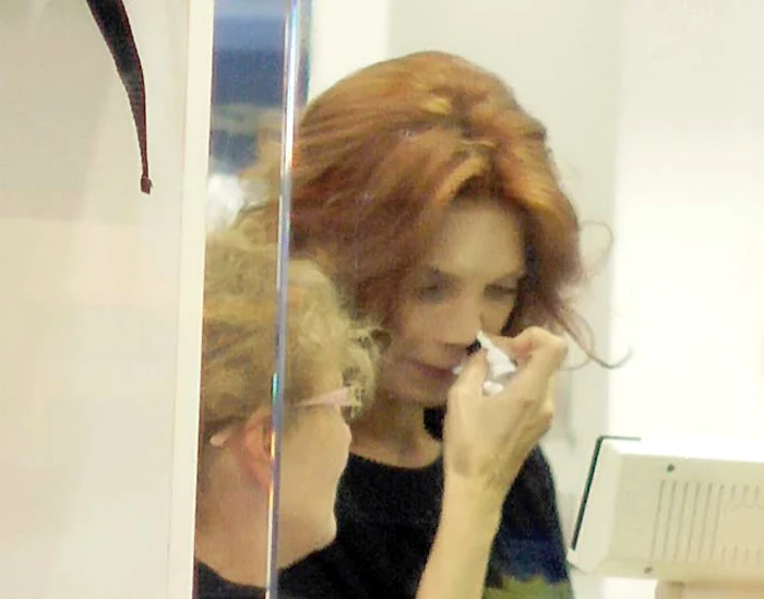 Cristina era foarte supărată şi, în plus, chinuită de răceală