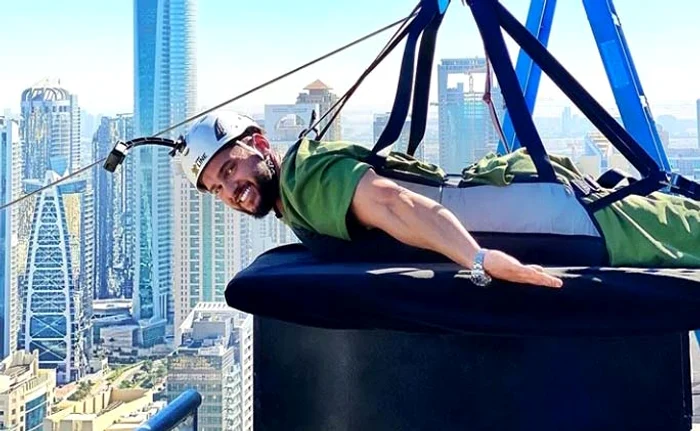 
    S-a dat cu tiroliana la  170 de metri înălţime  