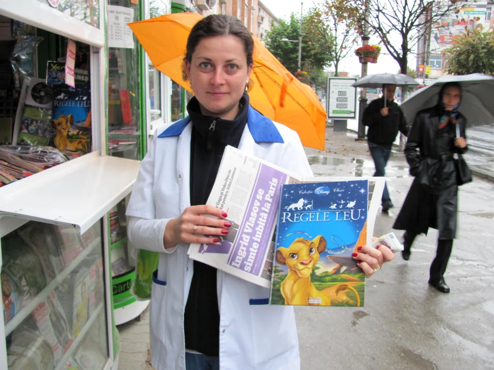 Maria Popa a cumpărat prima carte din noua colecţie 