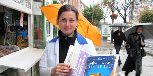 Maria Popa a cumpărat prima carte din noua colecţie