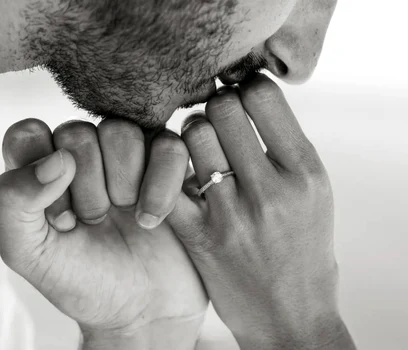 Ana Maria a distribuit o imagine în care inelul de logodnă este vizibil jpg