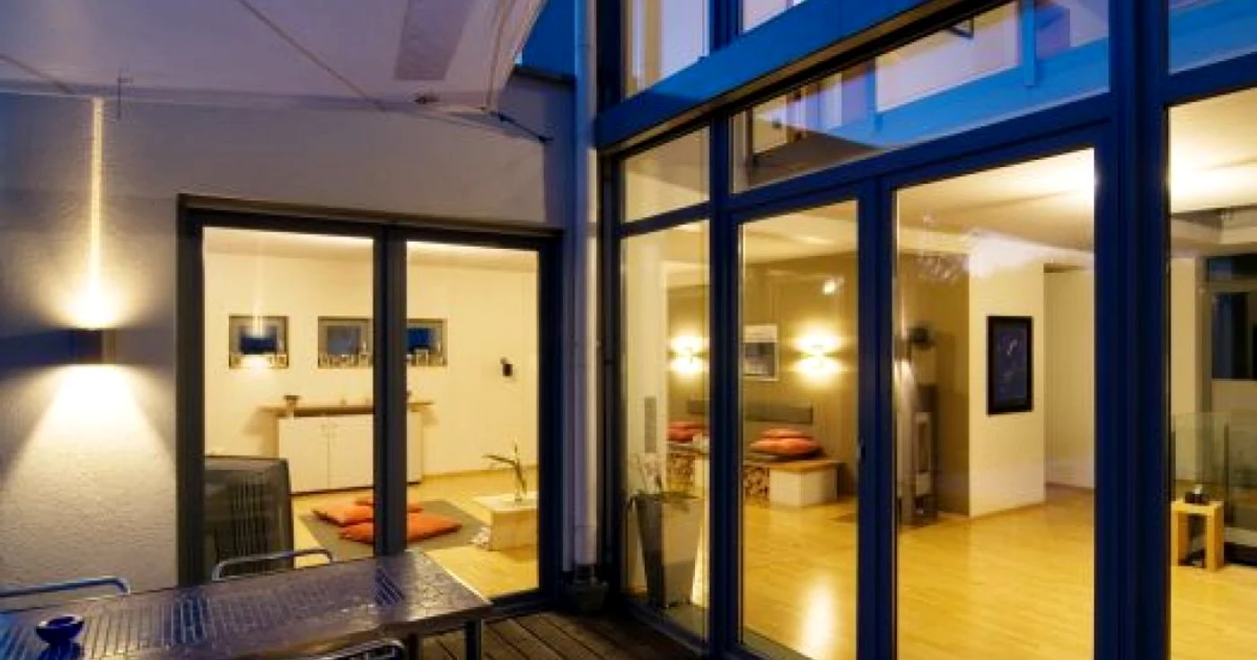 VEKA - Ţine zgomotul în stradă şi banii în portofel cu ferestrele eficiente
