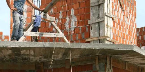 Uşoară revenire în construcţii