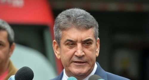 Melodia are versuri usturătoare la adresa lui Gabriel OpreaFoto: Mediafax