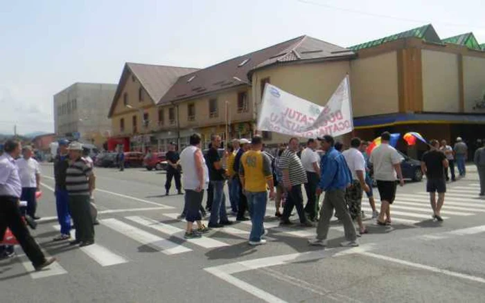 Protestatarii au blocat DN 68 FOTO CRISTIAN FRANŢ