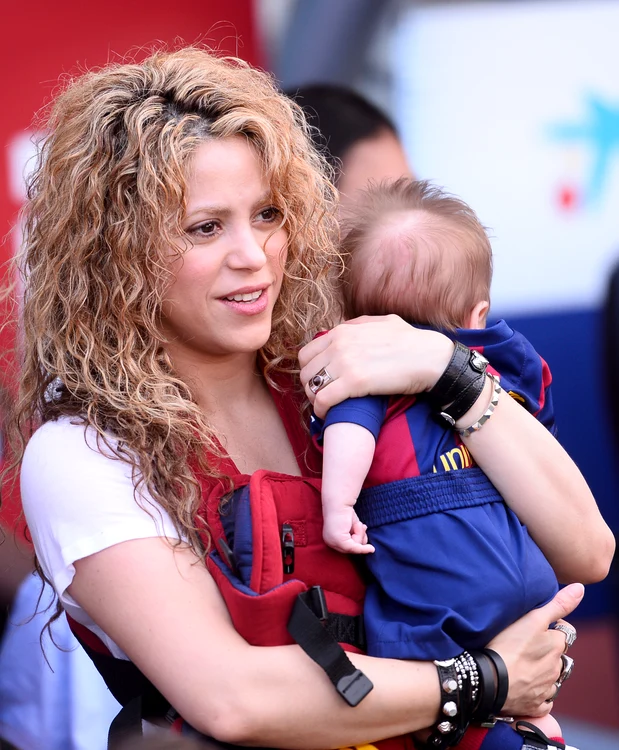Shakira, împreună cu micuţul Sasha la primul său meci de fotbalfoto: AP