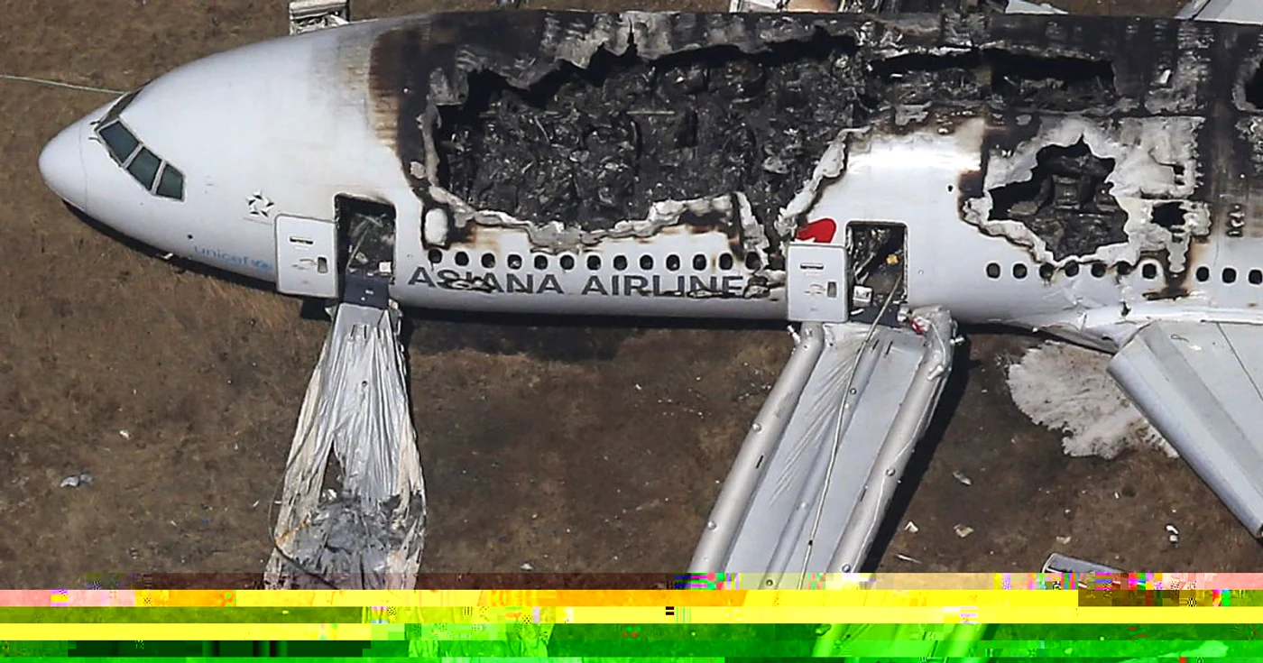 Avionul Asiana Airlines a fost distrus de flăcări FOTO Reuters