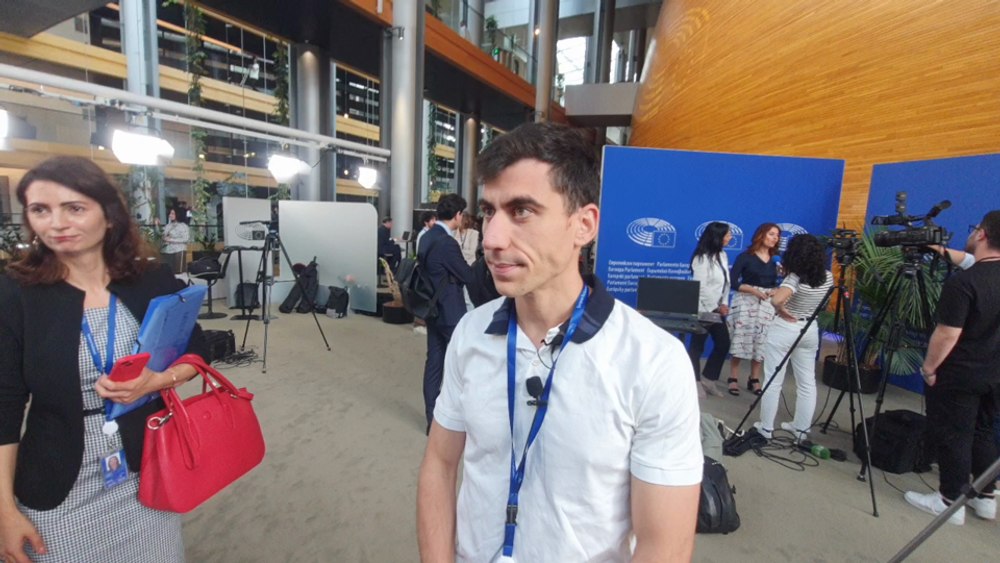 Legătura cu România a singurului YouTuber din Parlamentul European. „Vreau să fac politica cool” VIDEO