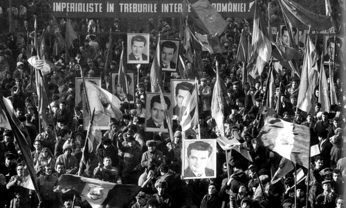 La București este convocat un miting de susținere pentru Nicolae Ceaușescu, care se transformă într o manifestație anticomunistă, în timpul căreia dictatorul este huiduit jpeg