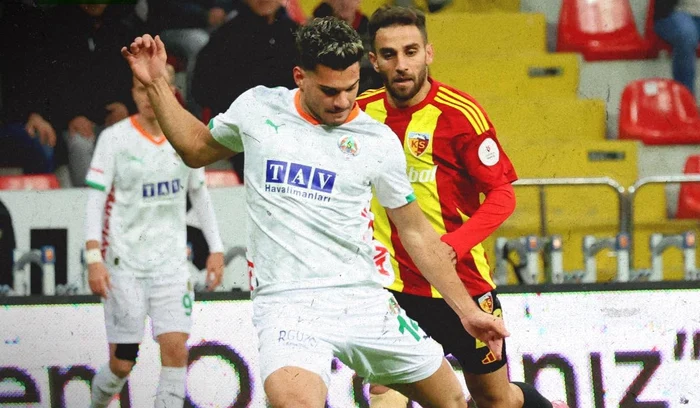 Ianis Hagi persevereză în campionatul turc (FOTO: Facebook/Alanyaspor)