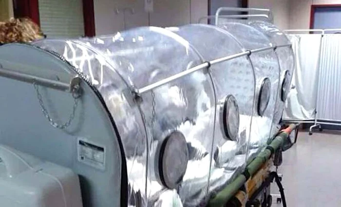 Femeia a fost transportată într-un izolator special