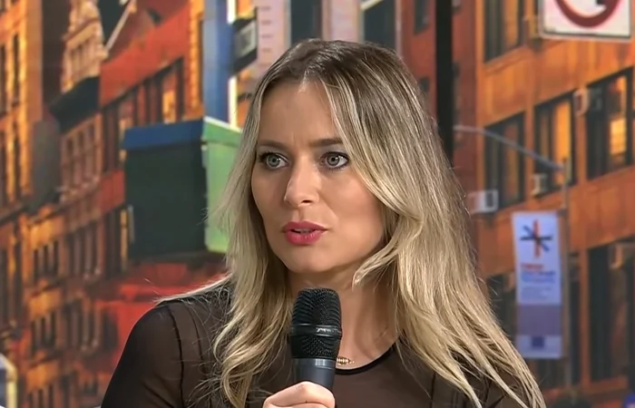 1 laura cosoi in lacrimi la tv jpg jpeg