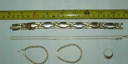 Hotul care a furat bijuterii de 30.000 de lei a fost prins si arestat