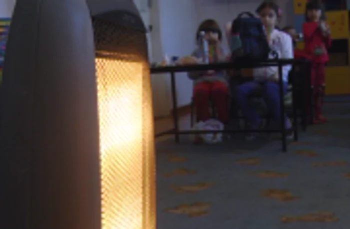 Sala de grădiniţă a fost încălzită cu radiatorul pentru că E.ON a oprit, temporar, distribuirea gazelor la Paşcani. FOTO: newspascani.com