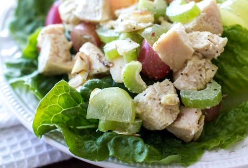 Salata de pui cu struguri si telina jpeg