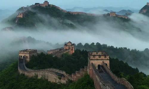 Pietre din Marele Zid Chinezesc, folosite la construirea unor adăposturi pentru porci jpeg