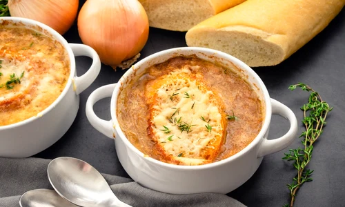 Supa frantuzeasca de ceapa  Sursa foto shutterstock 2079346624 jpg