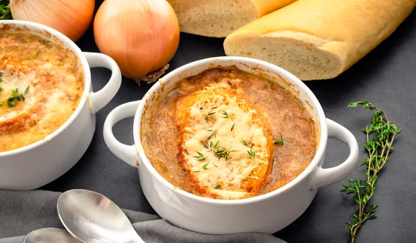 Supa frantuzeasca de ceapa  Sursa foto shutterstock 2079346624 jpg