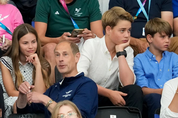 Prințul Edward, Duce de Edinburgh, cu Charlotte, George și Louis, Profimedia (1) jpg