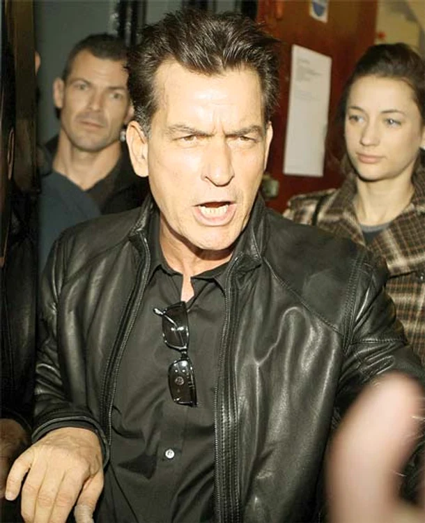 
    Charlie Sheen e extrem de veninos  atunci când  se enervează (Fotografii: guliver / splashnews)  