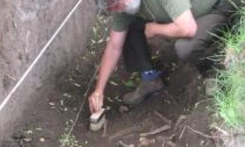 Cimitir medieval şi monede de pe vremea lui Alexandru cel Bun, descoperite în centrul Sucevei jpeg