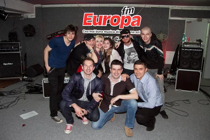 banda agurida loredana si fiica ei elena mihai sturzu george zafiu si marius furdui 1500x1500 1500kb jpeg