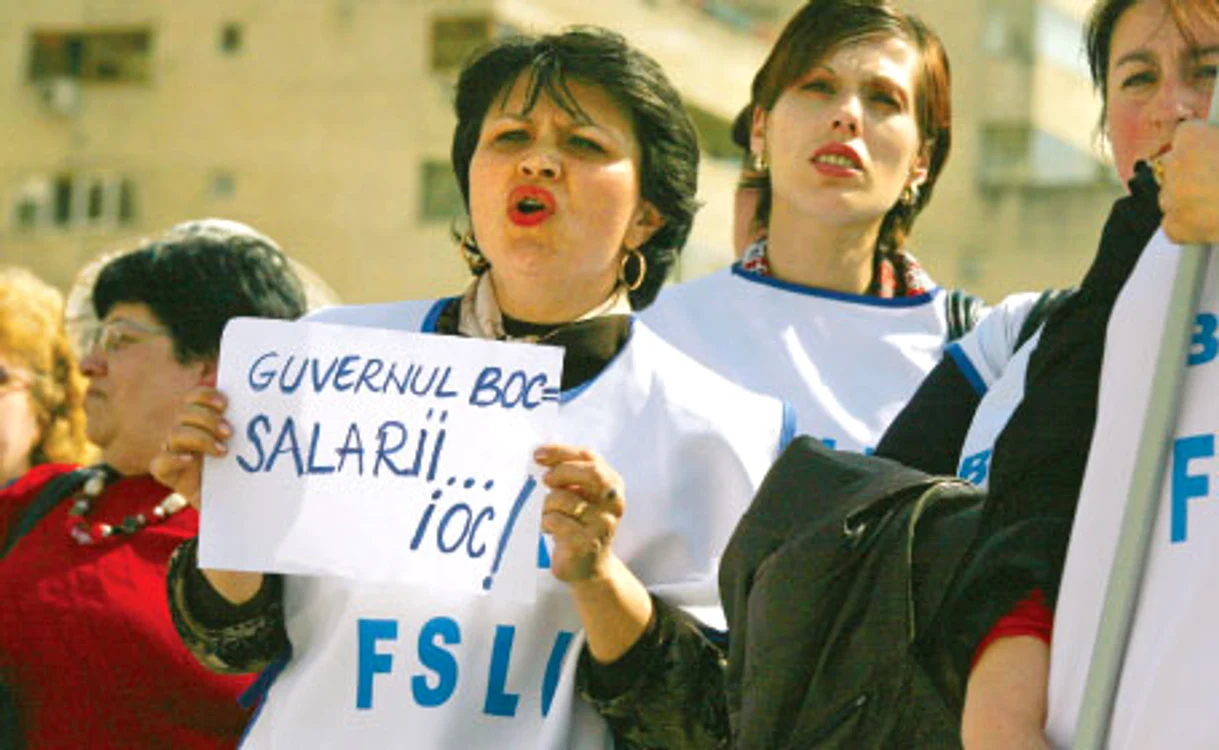 
    Sindicaliştii din Buzău ameninţă cu greva foamei dacă nu-şi primesc salariile  