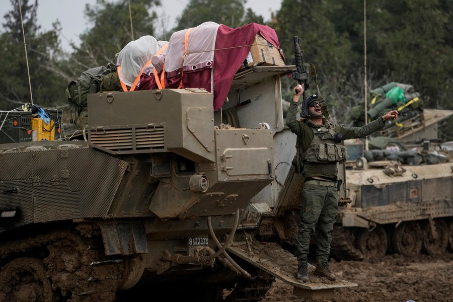 Mai mulți soldați israelieni, suspendați pentru că s-au filmat în timp ce ironizau prizonieri palestinieni