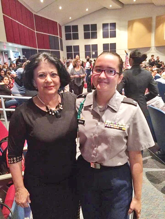 Şi Adriana a îmbrăcat  haina militară, devenind  colegă cu sora ei