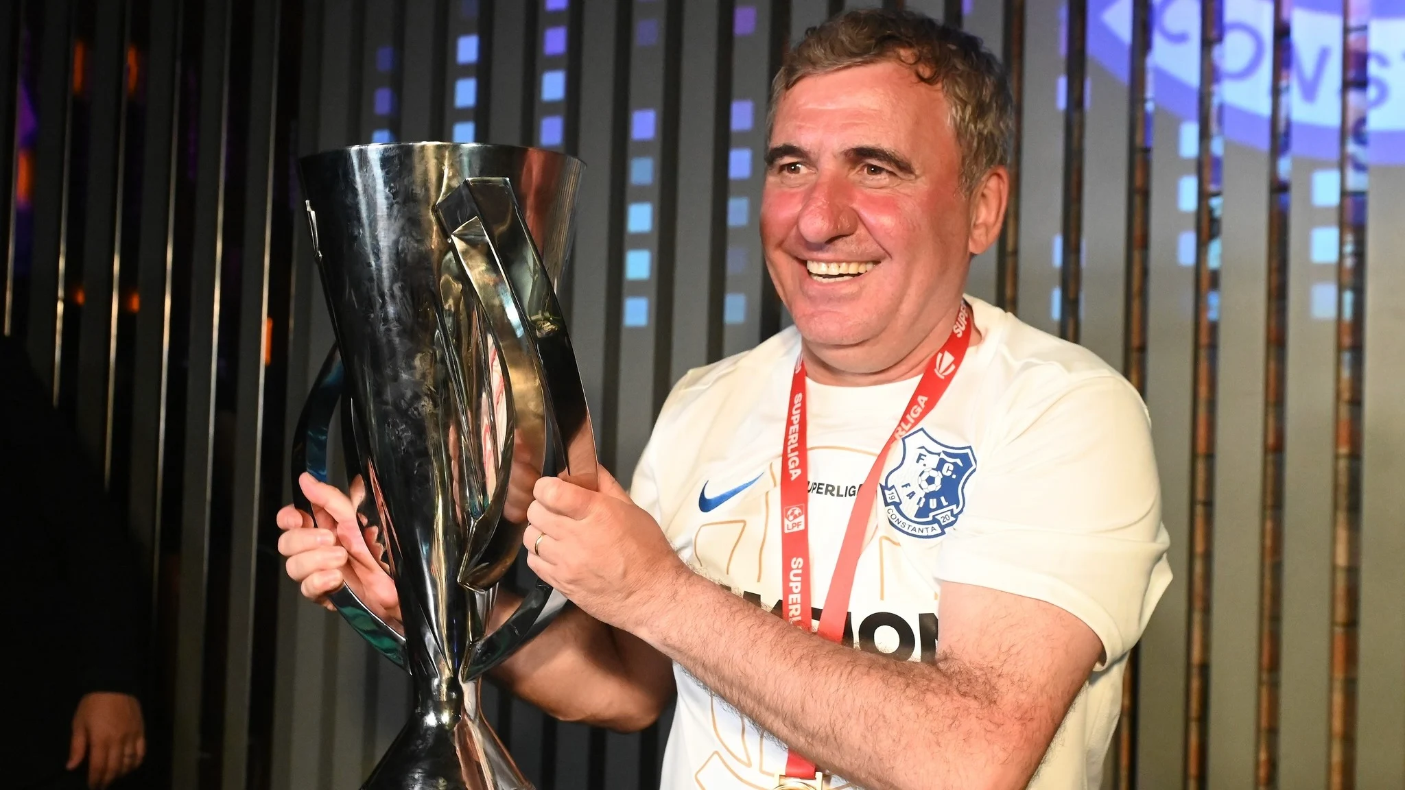 Regele fotbalului românesc se întoarce: Hagi anunță revenirea în antrenorat