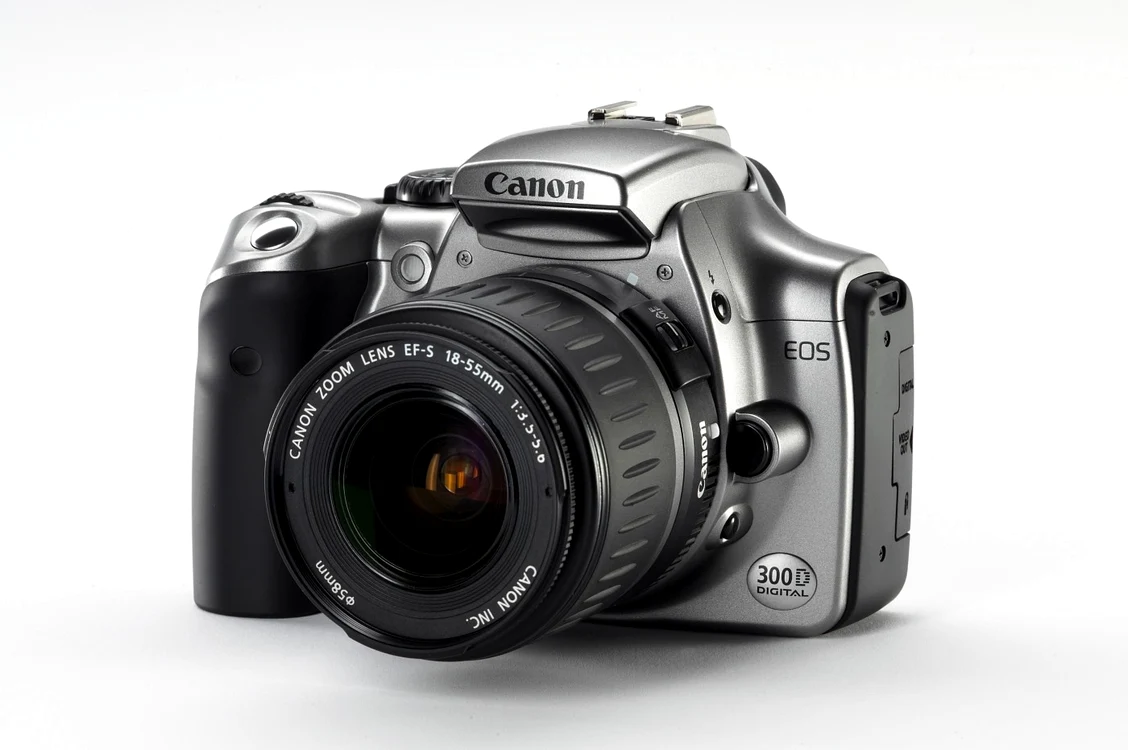 Canon EOS 300D a fost printre camerele digitale accesibile