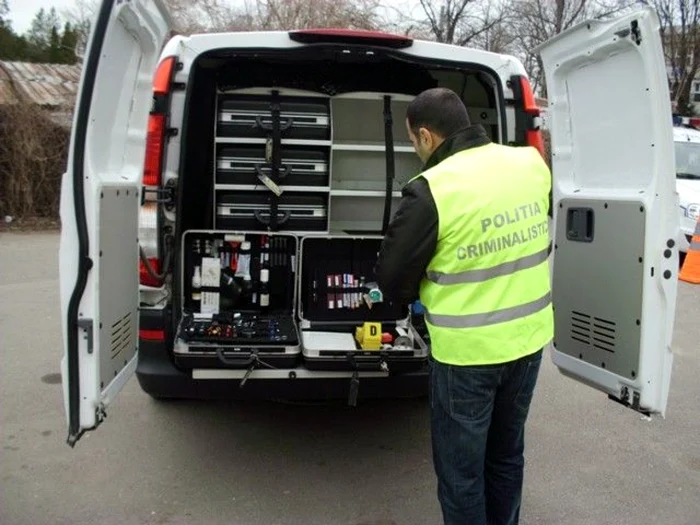 Poliţiştii ilfofeni au efectuat mai multe percheziţii la suspecţi de furturi de materiale de construcţii FOTO Adevărul