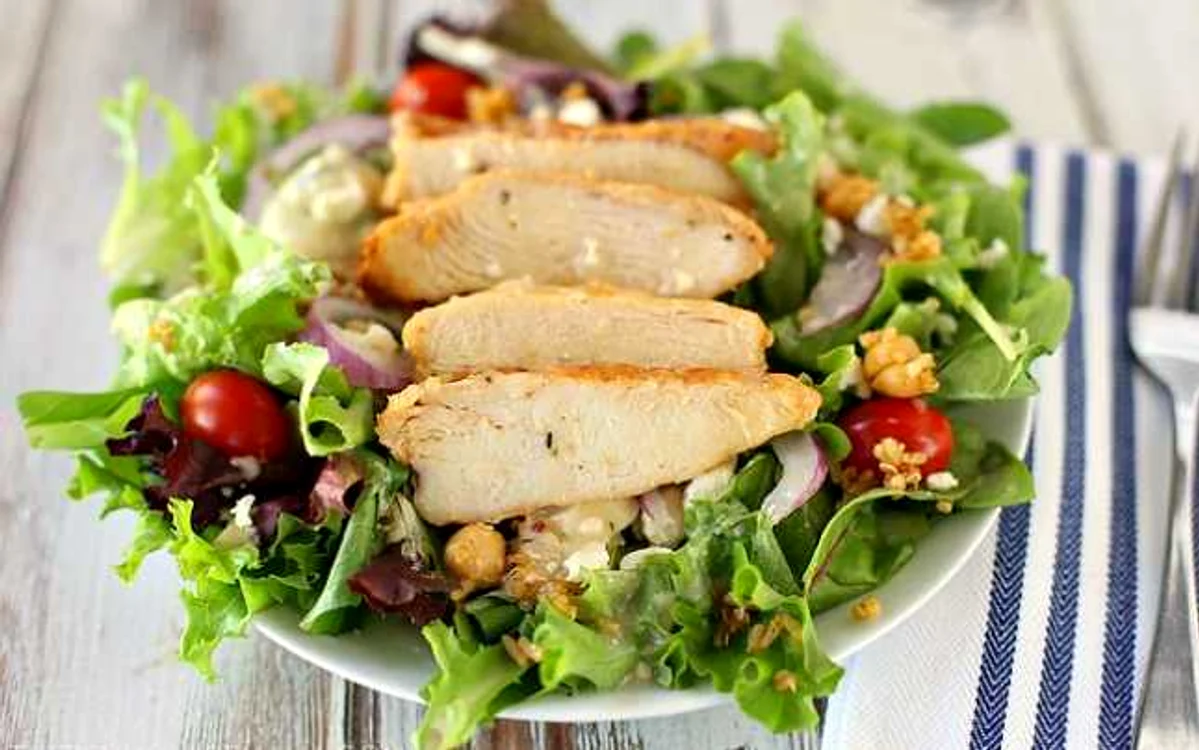 Salată cu pui la grătar FOTO  bloglovin.com