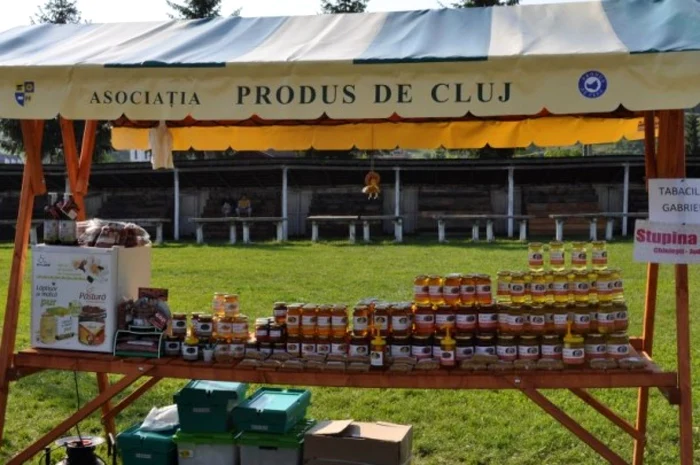 Stand al Asociaţiei "Produs de Cluj" la expoziţii  FOTO: ifloresti.ro